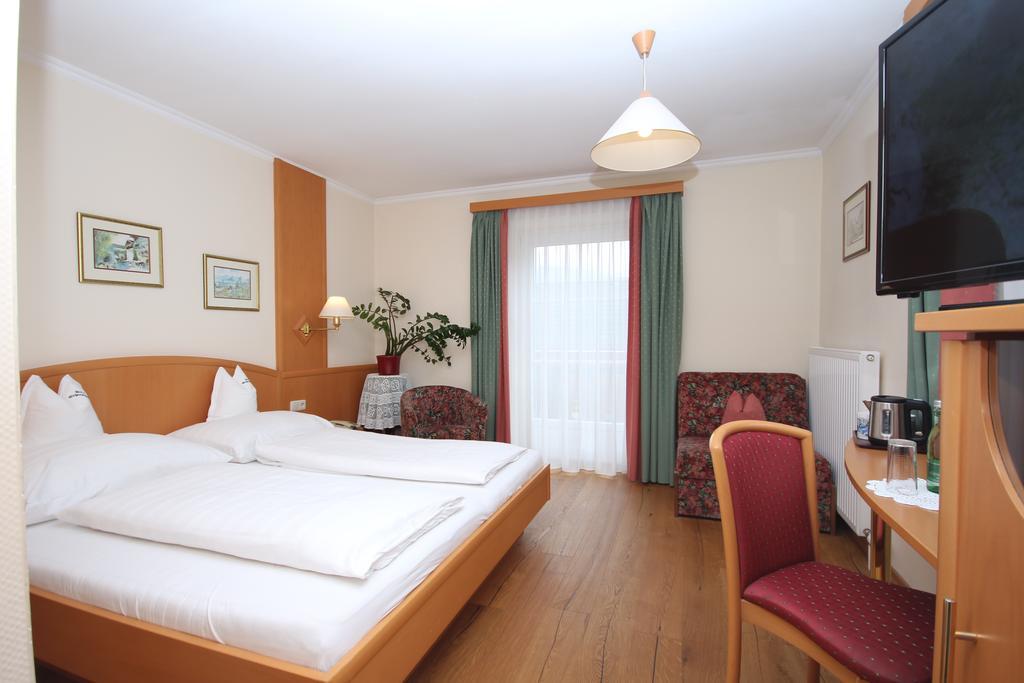 Hotel-Garni Schernthaner Sankt Gilgen Esterno foto