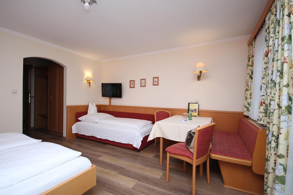 Hotel-Garni Schernthaner Sankt Gilgen Esterno foto