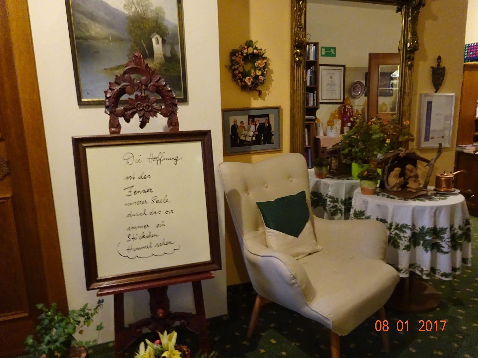 Hotel-Garni Schernthaner Sankt Gilgen Esterno foto