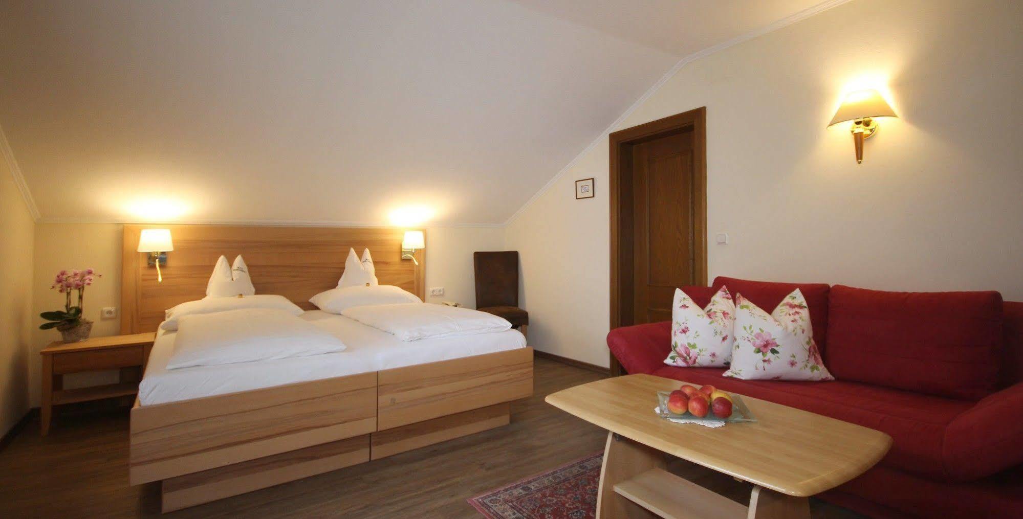 Hotel-Garni Schernthaner Sankt Gilgen Esterno foto