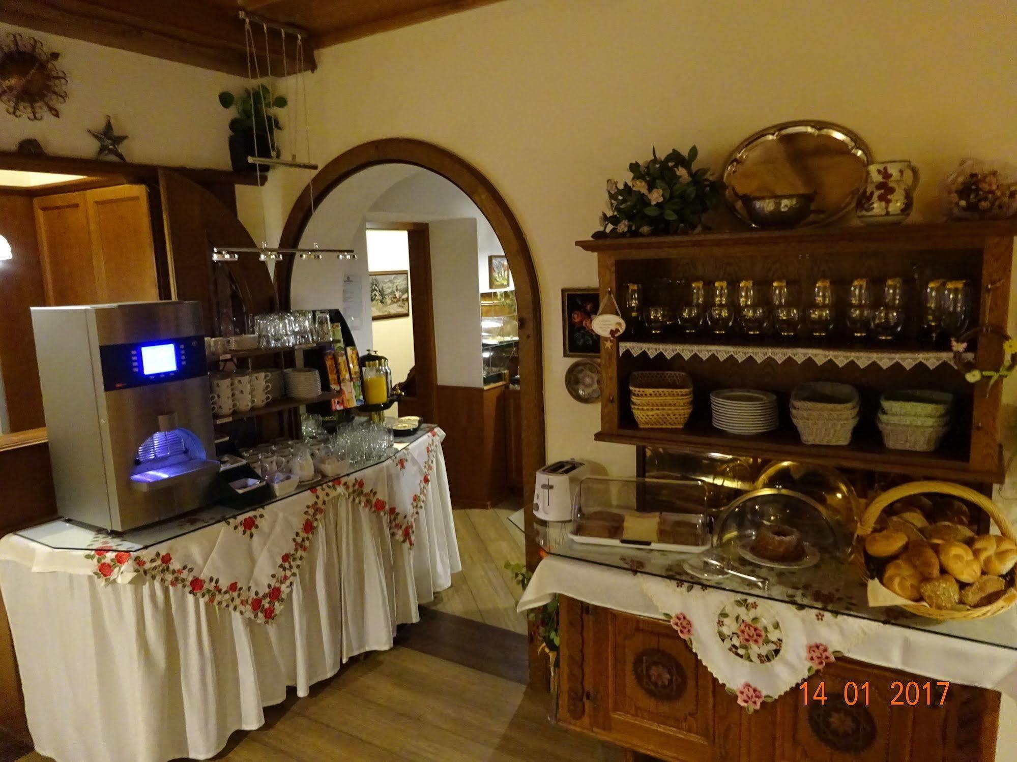 Hotel-Garni Schernthaner Sankt Gilgen Esterno foto