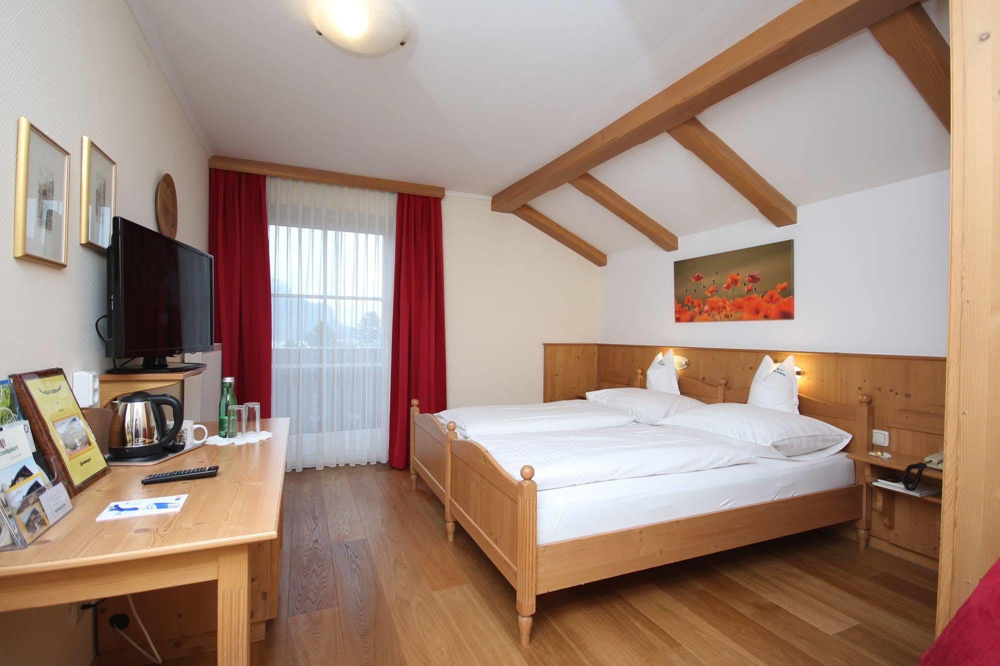 Hotel-Garni Schernthaner Sankt Gilgen Esterno foto
