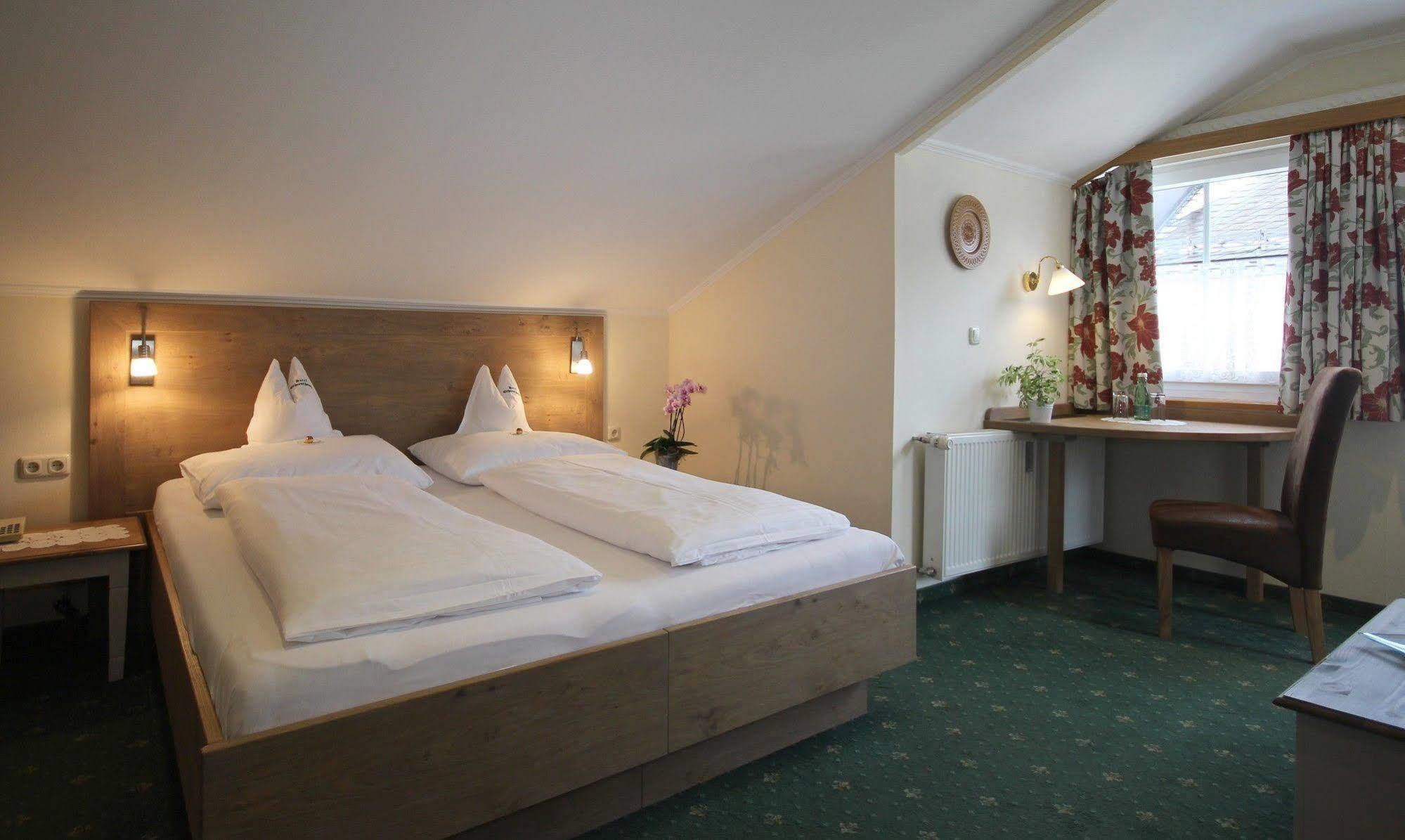 Hotel-Garni Schernthaner Sankt Gilgen Esterno foto