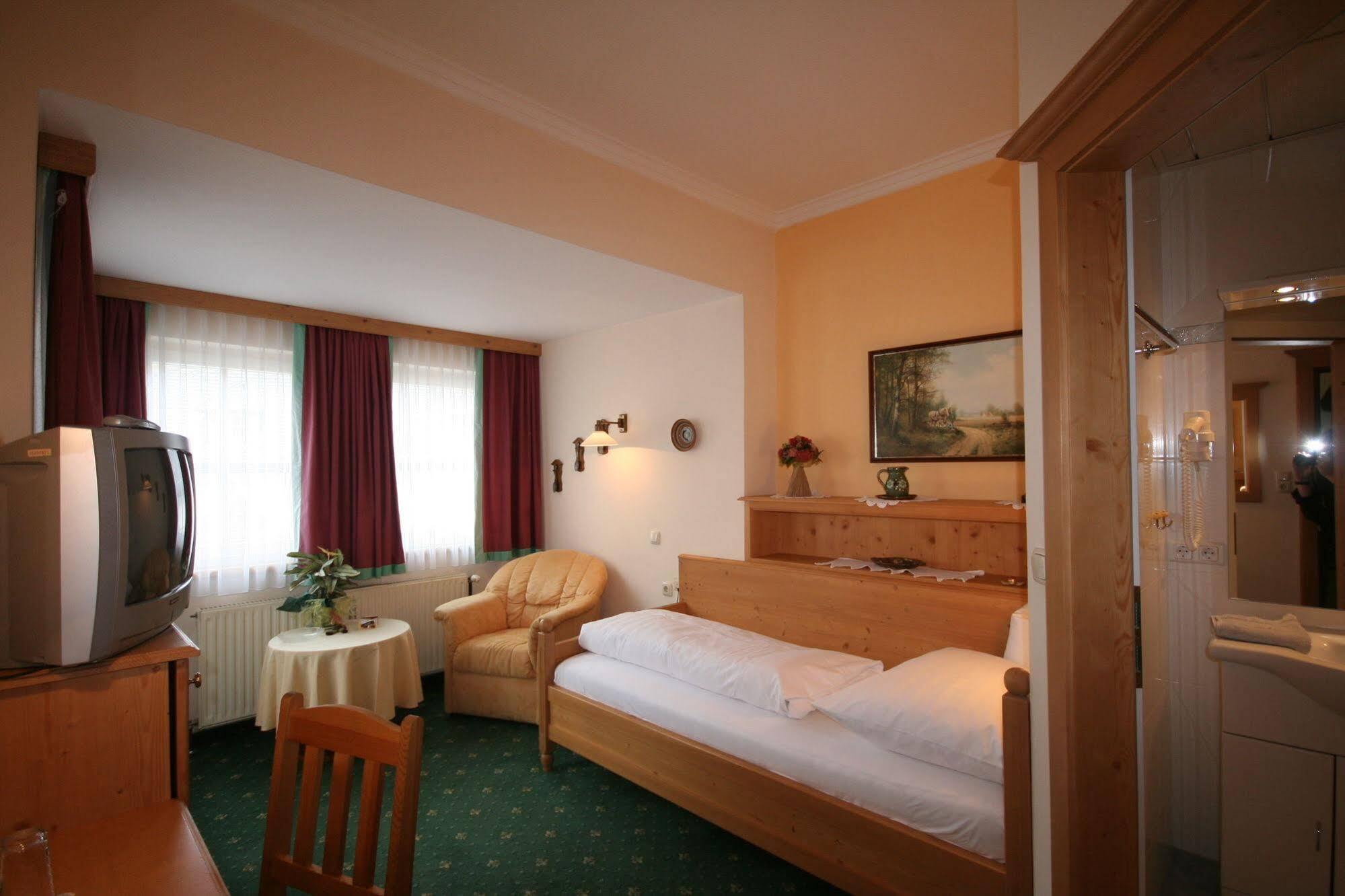 Hotel-Garni Schernthaner Sankt Gilgen Esterno foto
